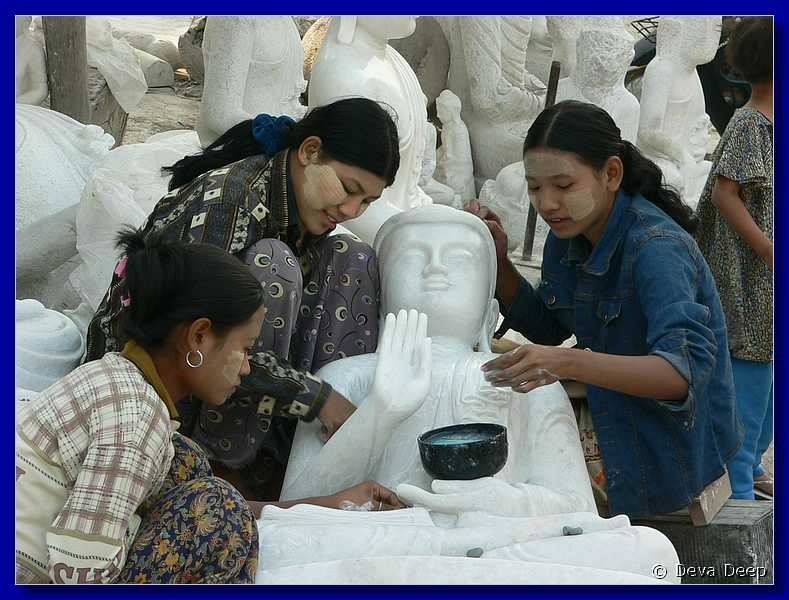 Myanmar Mandalay Making of Buddha statues-5