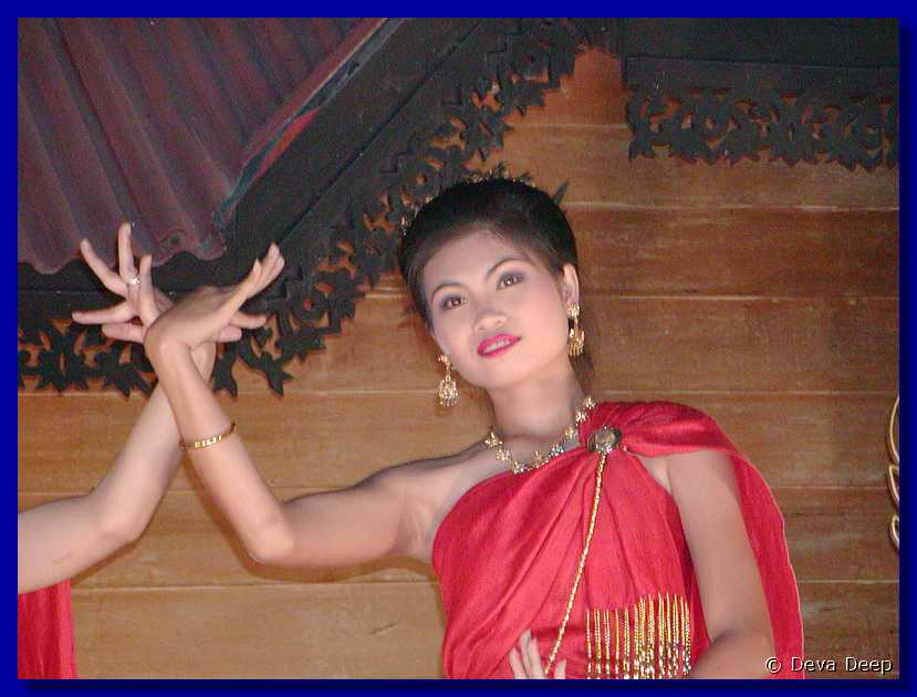 Chiang Mai Dances 20011204 204058